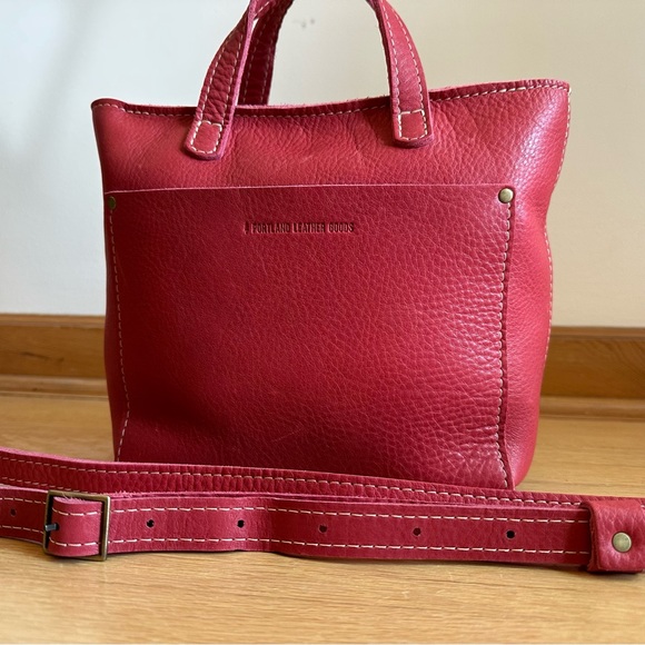 Portland Leather - Sugar Pebbled Leather Mini Crossbody Tote Bag with Zipper - Picture 5 of 16